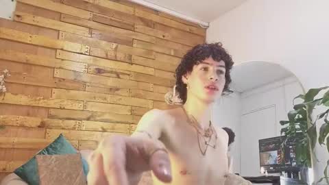 Snapshot of nova_salvadore chatting on December 20, 5:03 am Nova Salvatore online show from December 20, 5:03 am