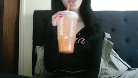 Snapshot of novafrey chatting on June 29, 4:07 pm Olivia online show from June 29, 4:07 pm