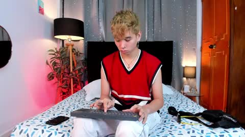 Snapshot of novaybrian chatting on January 14, 4:36 am NovayBrian online show from January 14, 4:36 am