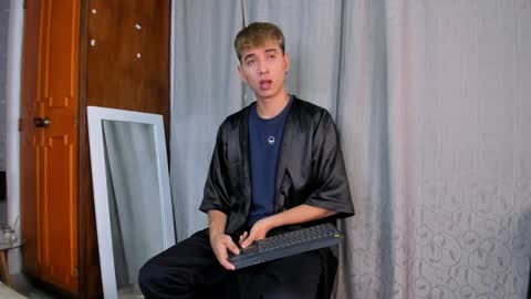 Snapshot of novaybrian chatting on January 30, 4:37 am NovayBrian online show from January 30, 4:37 am