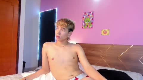 Snapshot of novaybrian chatting on February 6, 1:54 pm NovayBrian online show from February 6, 1:54 pm