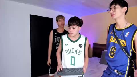 Snapshot of novaybrian chatting on February 9, 4:57 am NovayBrian online show from February 9, 4:57 am