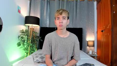 Snapshot of novaybrian chatting on February 11, 4:33 am NovayBrian online show from February 11, 4:33 am