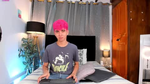 Snapshot of novaybrian chatting on February 21, 4:40 am NovayBrian online show from February 21, 4:40 am