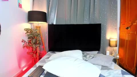 Snapshot of novaybrian chatting on February 24, 7:44 am NovayBrian online show from February 24, 7:44 am