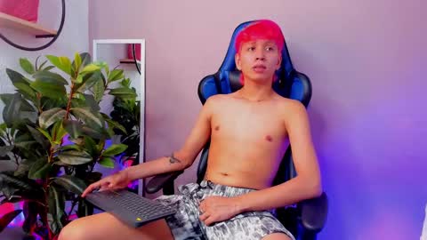 Snapshot of novaybrian chatting on March 7, 10:54 pm NovayBrian online show from March 7, 10:54 pm