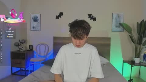 Snapshot of novaybrian chatting on October 10, 4:44 am NovayBrian online show from October 10, 4:44 am