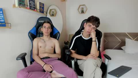 Snapshot of novaybrian chatting on November 13, 10:08 pm NovayBrian online show from November 13, 10:08 pm