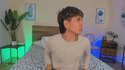 Snapshot of novaybrian chatting on November 17, 4:51 am NovayBrian online show from November 17, 4:51 am