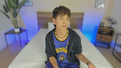 Snapshot of novaybrian chatting on November 23, 4:56 am NovayBrian online show from November 23, 4:56 am