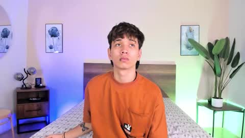 Snapshot of novaybrian chatting on November 27, 5:09 am NovayBrian online show from November 27, 5:09 am