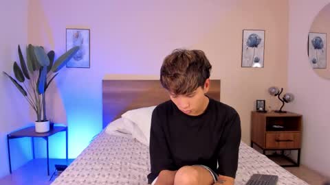 Snapshot of novaybrian chatting on November 30, 4:38 am NovayBrian online show from November 30, 4:38 am