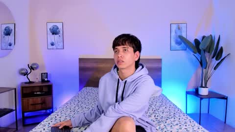 Snapshot of novaybrian chatting on December 3, 4:31 am NovayBrian online show from December 3, 4:31 am