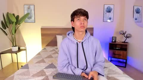 Snapshot of novaybrian chatting on December 4, 4:44 am NovayBrian online show from December 4, 4:44 am