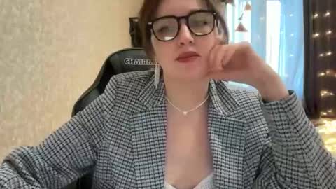 Snapshot of nuitblanche_vibes chatting on November 12, 7:20 am nuitblanche_vibes online show from November 12, 7:20 am