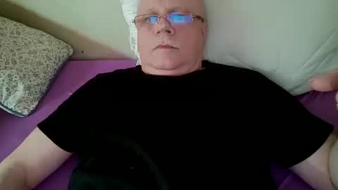 nukiss online show from March 8, 1:36 pm