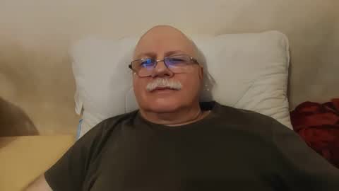 nukiss online show from October 28, 6:10 pm