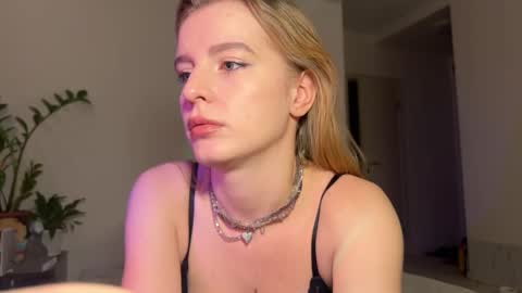 nura_foxx online show from December 18, 11:55 pm