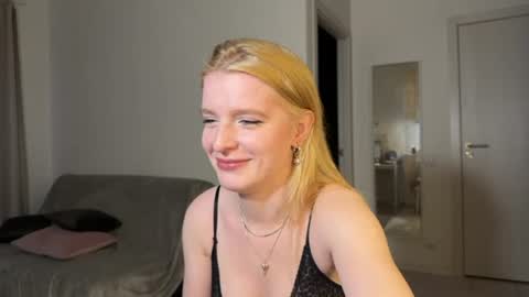 nura_foxx online show from June 28, 12:38 am