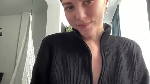 Snapshot of nursedoll chatting on October 18, 6:05 am Ema online show from October 18, 6:05 am