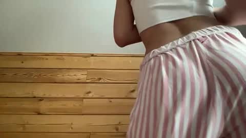 Snapshot of nursedoll chatting on November 9, 5:06 am Ema online show from November 9, 5:06 am