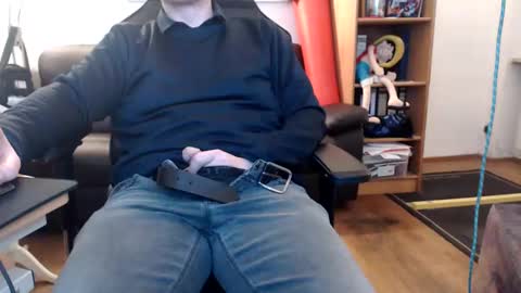 nursefan online show from December 4, 5:44 pm