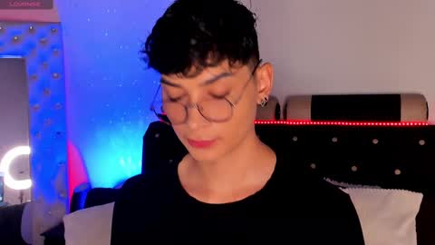   online show from November 9, 3:32 pm