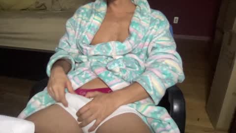 Snapshot of nyc2100 chatting on December 25, 4:44 am Your HOTBF online show from December 25, 4:44 am