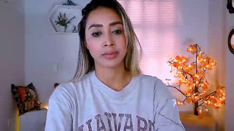 Nycole online show from December 14, 8:08 pm