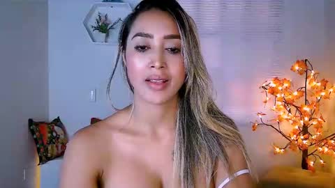 Nycole online show from December 14, 11:12 pm