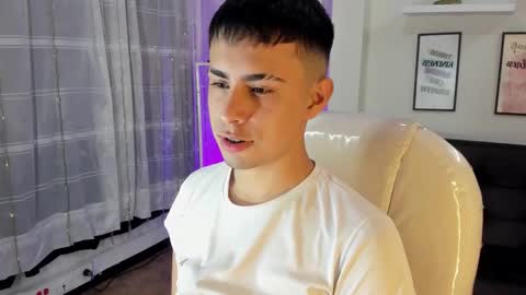 Snapshot of nyko_ds chatting on October 31, 4:35 am nyko_ds online show from October 31, 4:35 am