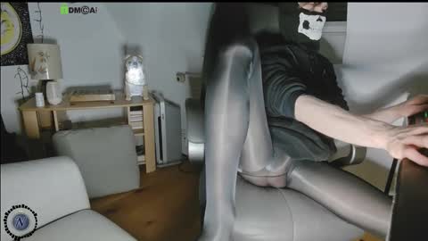 Snapshot of nyl0nnickb0y chatting on November 11, 9:26 pm Nyl0nnickb0y online show from November 11, 9:26 pm