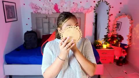 nyla  online show from April 7, 7:03 pm