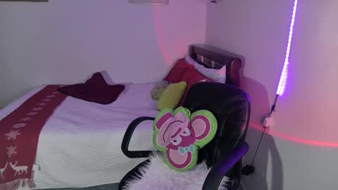 Snapshot of nymph_frida chatting on December 12, 4:48 am Frida online show from December 12, 4:48 am