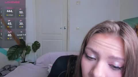 Snapshot of nymphobabee chatting on February 20, 9:00 am crystal 3 online show from February 20, 9:00 am