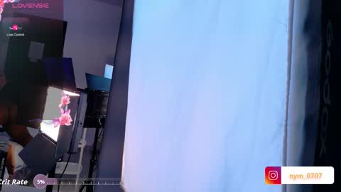 Snapshot of nymzieloren chatting on December 4, 4:00 am Nym online show from December 4, 4:00 am