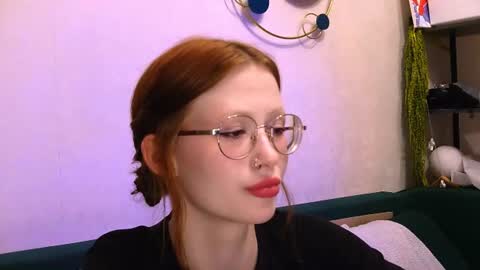 Snapshot of nyra_thira chatting on June 16, 12:46 am nyra_thira online show from June 16, 12:46 am