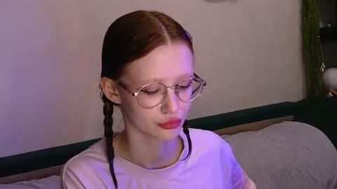 Snapshot of nyra_thira chatting on July 6, 1:02 am nyra_thira online show from July 6, 1:02 am