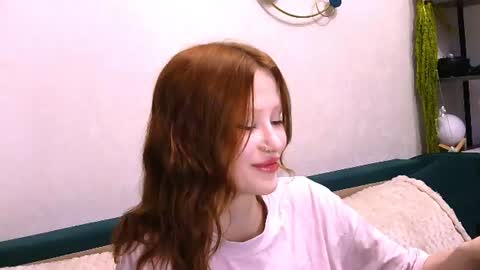 Snapshot of nyra_thira chatting on July 16, 1:33 am nyra_thira online show from July 16, 1:33 am