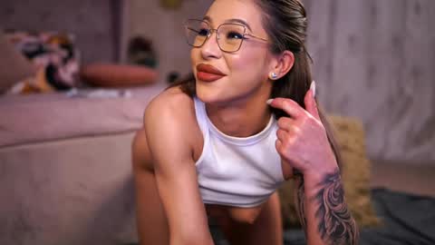 Snapshot of nyrobinova chatting on January 25, 1:30 pm nyrobinova online show from January 25, 1:30 pm