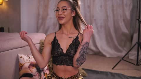 Snapshot of nyrobinova chatting on January 29, 4:05 am nyrobinova online show from January 29, 4:05 am