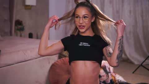 Snapshot of nyrobinova chatting on January 30, 4:16 am nyrobinova online show from January 30, 4:16 am