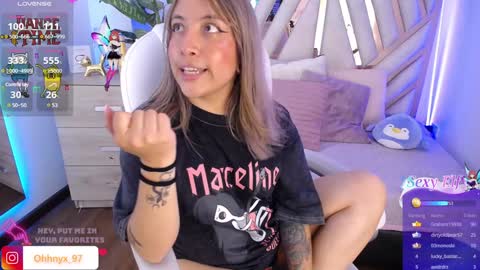 Snapshot of nyx_andria chatting on January 16, 12:23 am Alex . online show from January 16, 12:23 am