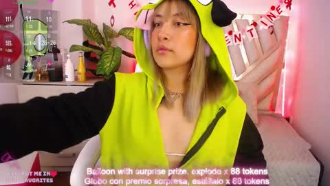 Snapshot of nyx_andria chatting on February 12, 9:22 pm Alex . online show from February 12, 9:22 pm