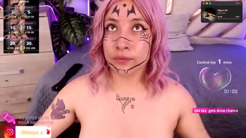 Snapshot of nyx_andria chatting on September 19, 12:45 am Alex . online show from September 19, 12:45 am