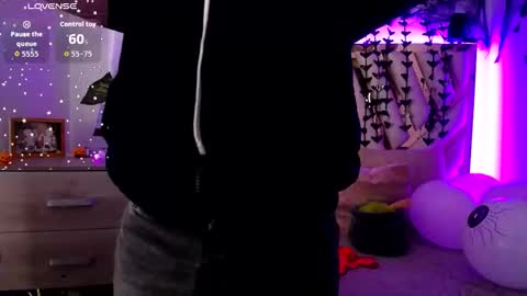 Snapshot of nyx_andria chatting on October 19, 9:26 pm Alex . online show from October 19, 9:26 pm