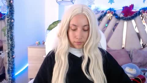 Snapshot of nyx_andria chatting on December 3, 12:29 am Alex . online show from December 3, 12:29 am