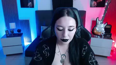 Snapshot of nyxnocturne chatting on April 17, 12:08 pm Nyx online show from April 17, 12:08 pm