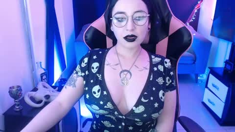 Snapshot of nyxnocturne chatting on June 5, 3:07 pm Nyx online show from June 5, 3:07 pm