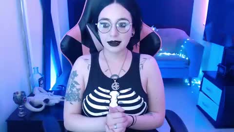 Snapshot of nyxnocturne chatting on June 17, 1:45 pm Nyx online show from June 17, 1:45 pm